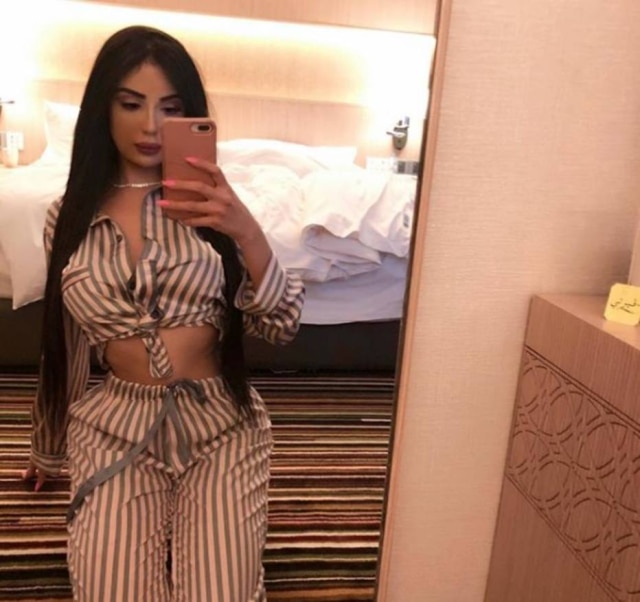 Instagram/jenniferpamplona Jennifer Pamplona faz modificações no corpo desde os 17 anos.