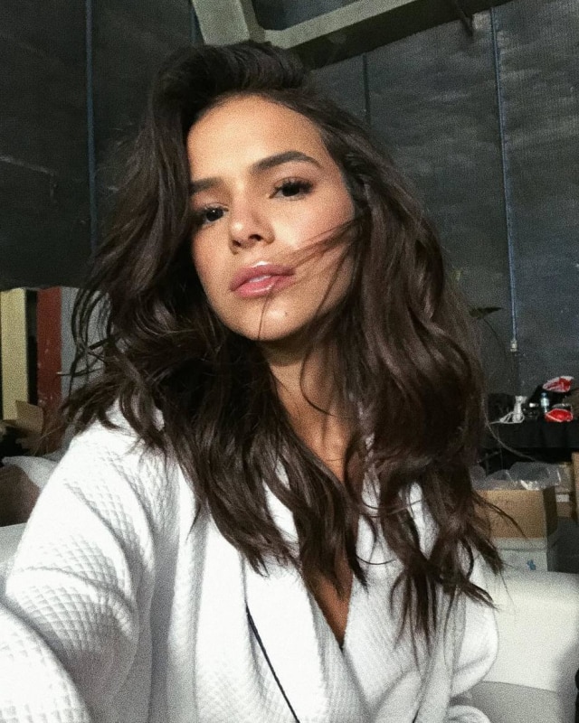 Instagram/ @brumarquezine Bruna afirma ter realizado rinoplastia.
