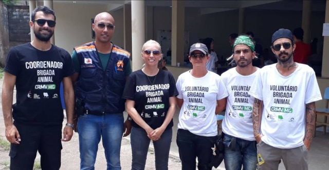 Facebook/CRMVMG Equipe da Brigada Animal que atua em Barão de Cocais é composta por voluntários com experiência em ocasiões de desastres ambientais.