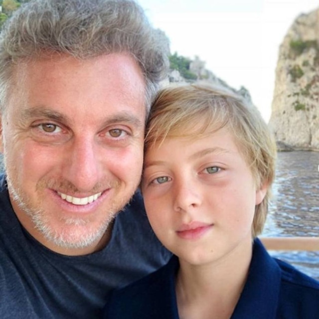 Instagram/@lucianohuck Luciano Huck e o filho Benício; o menino sofreu acidente com um wakeboard em Ilha Grande, no Rio.