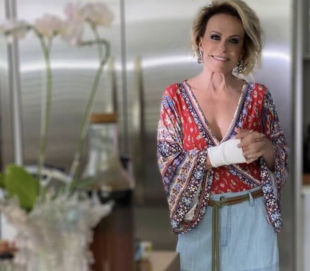Instagram/@anamaria16 A apresentadora Ana Maria Braga teve de passar por cirurgia para tratar síndrome do túnel do carpo