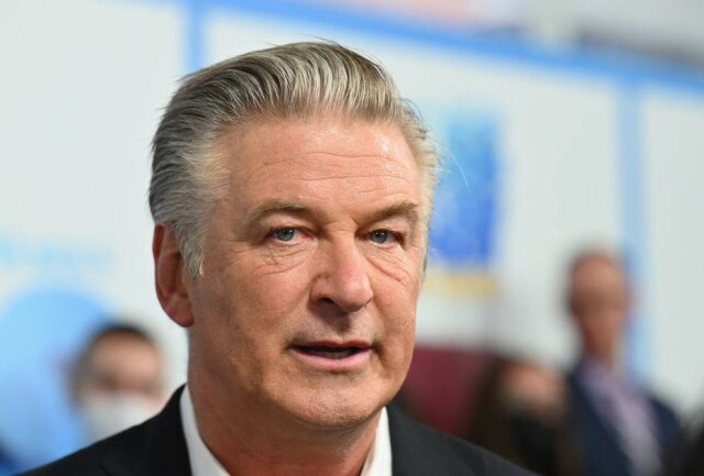 Angela Weiss/AFP As más condições de trabalho em filme com Alec Baldwin fizeram com que seis pessoas pedissem demissão
