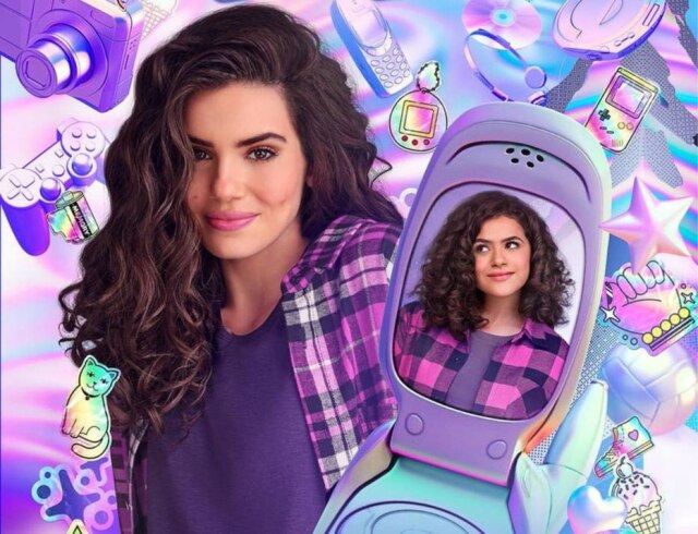 Reprodução/Netflix Camila Queiroz e Maisa Silva vivem a mesma personagem na fase adulta e na adolescência