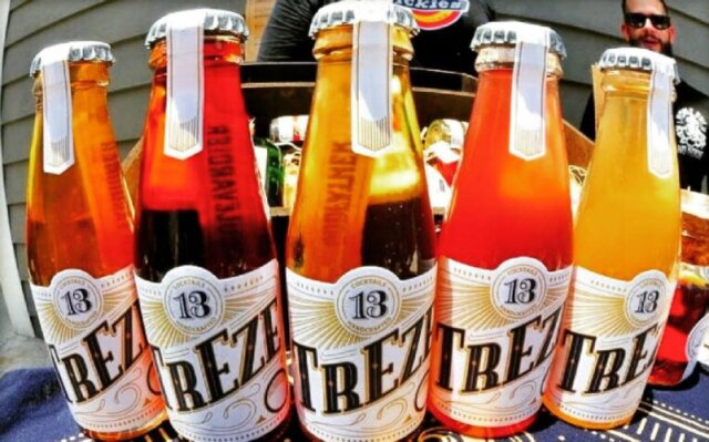 Divulgação A marca paulista Treze Cocktails já tem 8 opções de drinques em garrafas de 100 ml, prontos para beber.