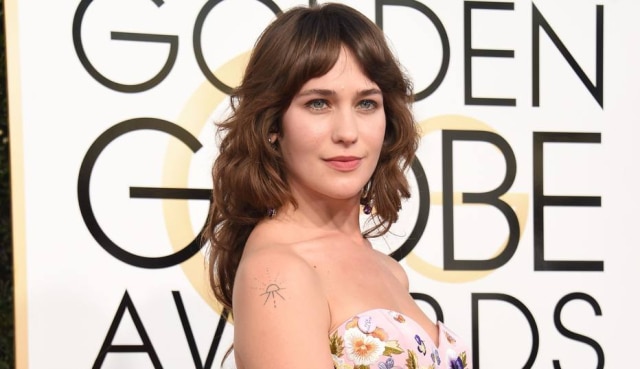 AFP PHOTO / VALERIE MACON Lola Kirke é conhecida por seu papel na série 'Mozart in the Jungle'.