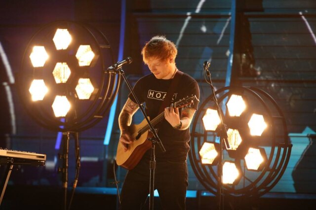 REUTERS/Lucy Nicholson Ed Sheeran em apresentação no Grammy Awards 2017