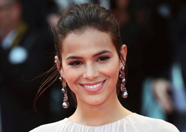 Instagram.com/@brumarquezine A atriz revelou que prefere investir em joias do que em roupas