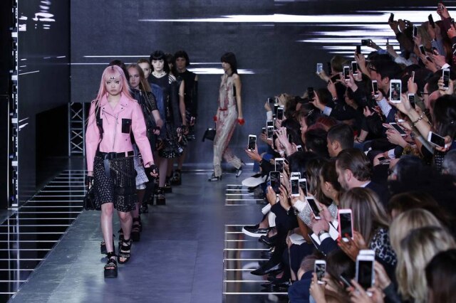 Benoit Tessier/Reuters Os novos rumos do estilo da Vuitton na era de Nicolas Ghesquière como diretor criativo: tecnologia, vanguarda e um tipo de design mais conceitual