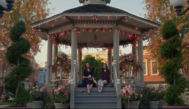 Reprodução de cena de 'Gilmore Girls'/CW Gazebo de 'Stars Hollow' foi cenário de um pedido de casamento.