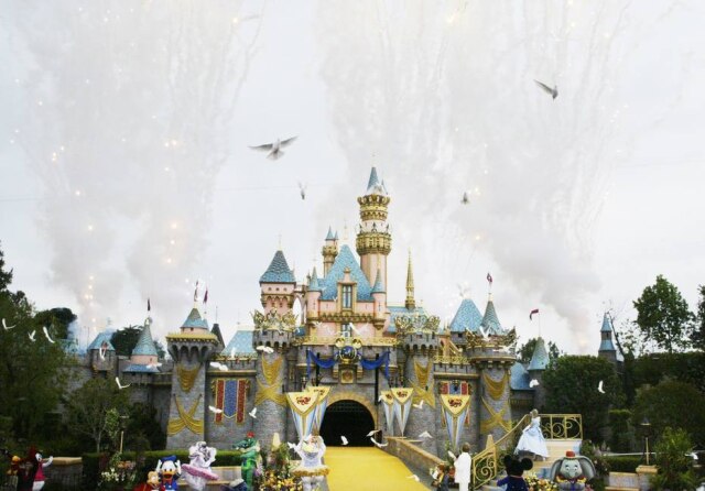 Fred Prouser/Reuters Uma nova atração da Disneyland, na Califórnia, terá venda de álcool permitida pela primeira vez na história de 63 anos do parque