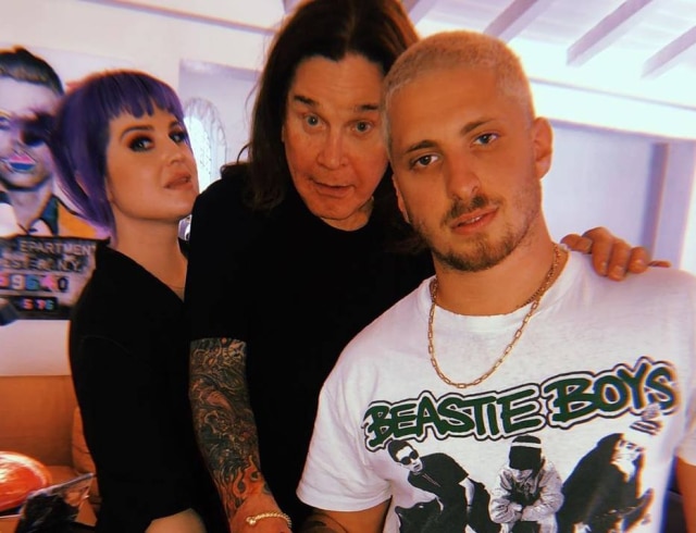 Instagram / @kellyosbourne Kelly Osbourne com o pai, o cantor Ozzy Osbourne