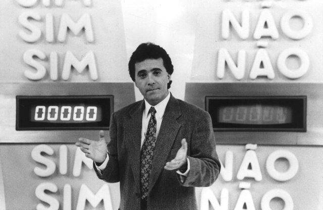 Globo / Divulgação Tony Ramos como apresentador do 'Você Decide' em abril de 1993