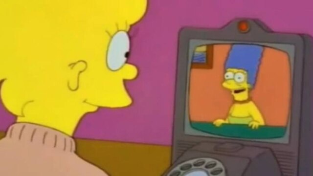 Fox Lisa fazendo uma vídeoconferência com a mãe, Marge, em episódio de 1995.