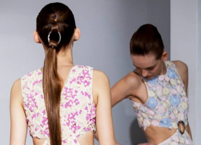 divulgação Aplique de argolas da Dior: difícil de fazer, mas lindo de ver, não?