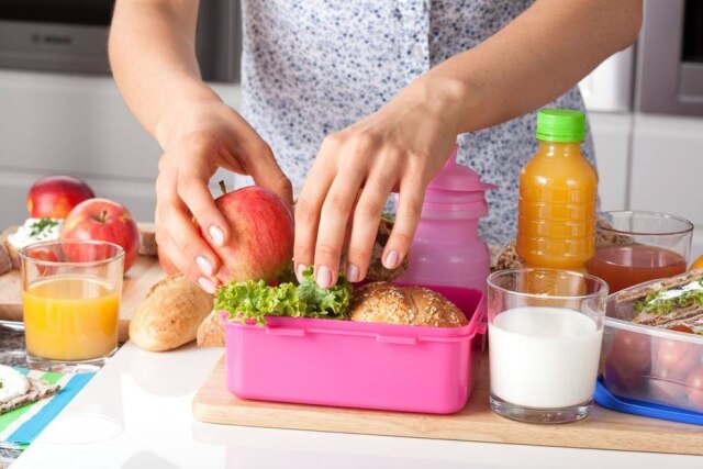 Divulgação Com a volta às aulas, os pais devem ficar atentos com aquilo que as crianças consomem nos lanches na escola