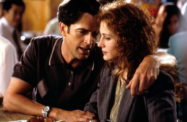 Columbia Nessa divertida comédia romântica, dirigida por P.H. Hogan, Julia vive uma garota que é convidada para ser madrinha de casamento de seu ex e vai precisar do apoio de outro amigo, vivido por Rupert Everett.