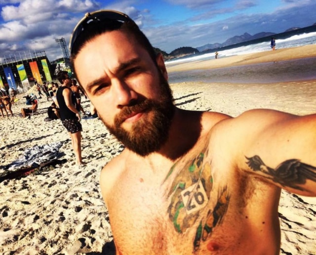 Reprodução/Instagram Por conta de seu cabelo e sua barba, ficou conhecido com 'Hipster da Federal'.
