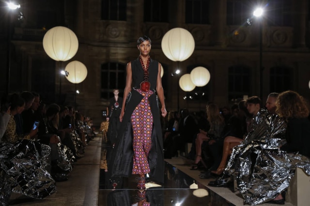 Valerio Mezzanotti/The New York Times O último desfile da Givenchy na Semana de Moda de Paris.