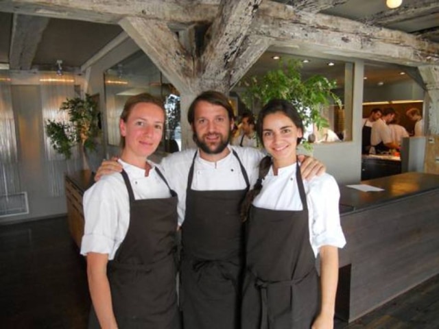 Acervo pessoal Renata (à dir.) com o chef René Redzepi (do Noma) e sua prima Aline