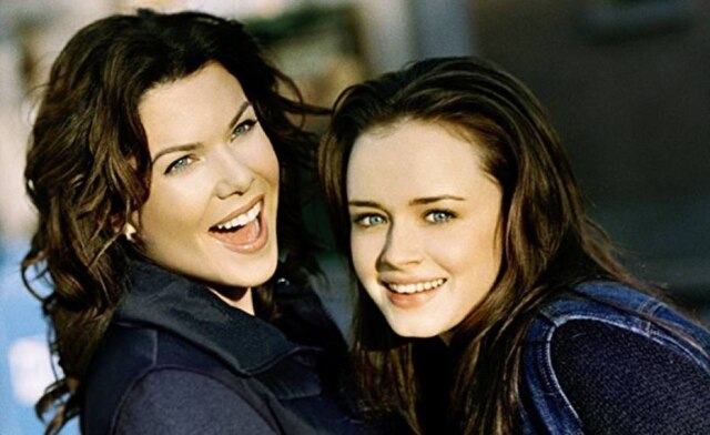 Warner Bros. Television Lauren Graham e Alexis Bledel na série 'Gilmore Girls' (2005)