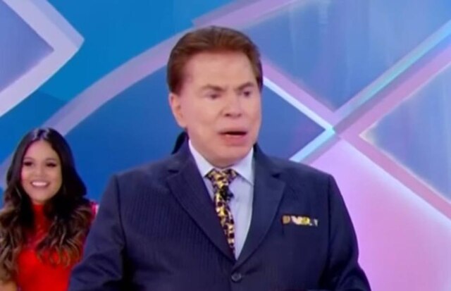 Reprodução de 'Programa Silvio Santos' (2018) / SBT Silvio Santos ao ouvir funk feito em sua homenagem.