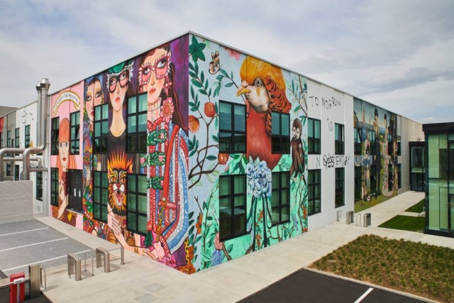 Cortesia Gucci As paredes externas do ArtLab contam com obras de artistas colaboradores da Gucci