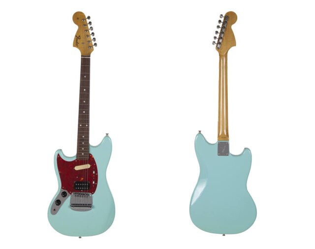 Julien's Auctions via AP Guitarra Fender, na cor turquesa, usada por Kurt Cobain durante a turnê 'In Utero' do Nirvana.