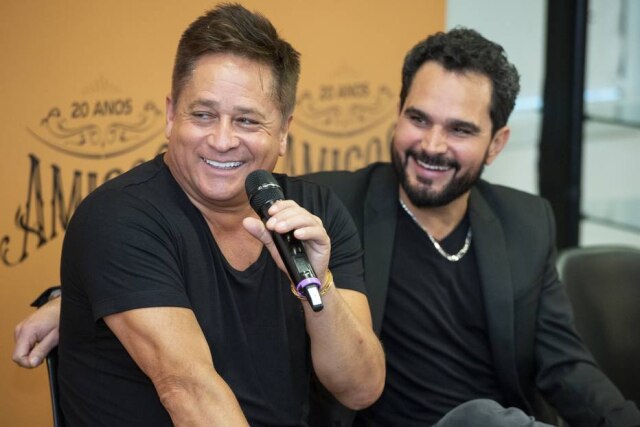 Fábio Rocha / Globo / Divulgação Leonardo e Luciano em coletiva do especial 'Amigos - A História Continua' em 2019, na Globo.