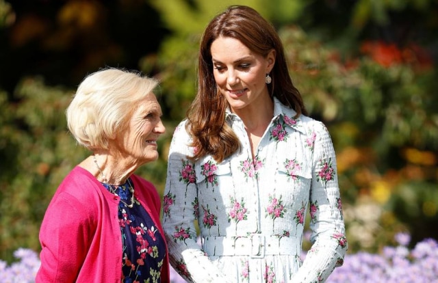 Peter Nicholls/Reuters A chef de cozinha Mary Berry com a duquesa de Cambridge Kate Middleton.