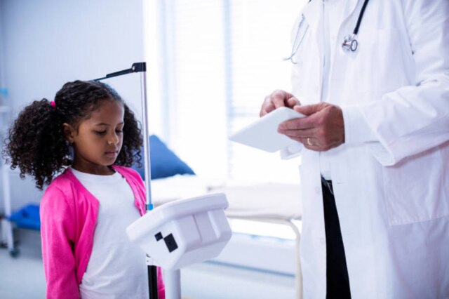 Freepik / @wavebreakmedia_micro Diagnóstico da puberdade precoce é feito por pediatra, e é importante realizar consultas periódicas