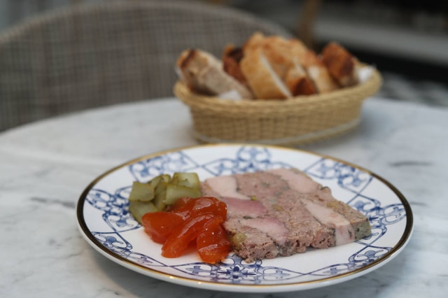 Alex Silva/Estadão A famosa terrine aveludada do chef aparece no menu com o nome patê do Charlô.