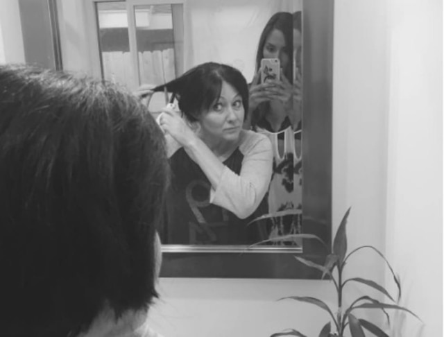 Instagram/Reprodução Atriz postou no Instagram o processo de raspar o cabelo