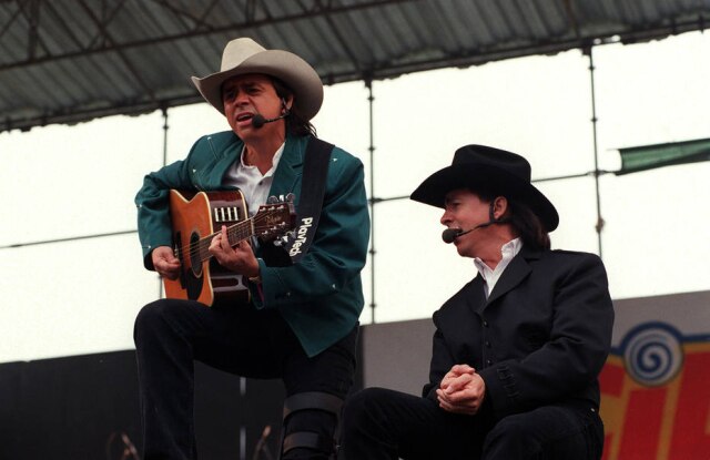 Kathia Tamanaha / Estadão Dupla Chitãozinho e Xororó em 1998.