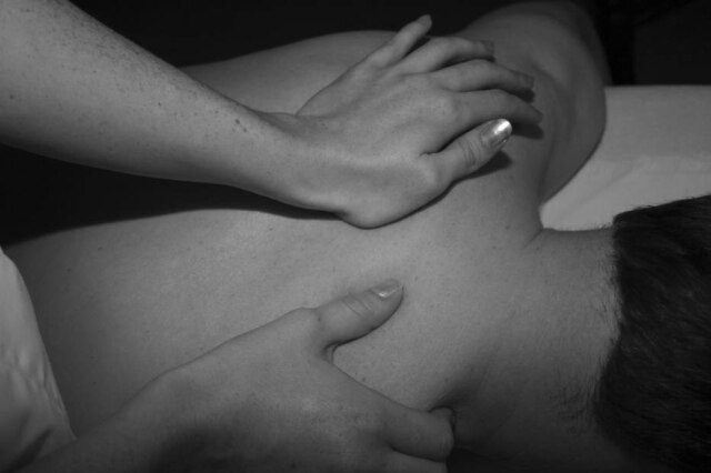 Pixabay / osteoclinic O poder terapêutico das massagens ainda é visto com ceticismo pelos brasileiros, apesar de sua eficácia comprovada.