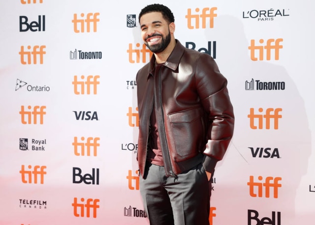 REUTERS/Mark Blinch Drake compartilhou segredo de beleza para seguidor que falou que seu dente estava sujo em uma foto