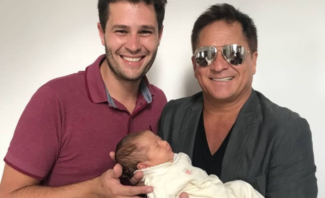 Instagram / @leonardo Leonardo ao lado do filho, Pedro Leonardo, e da neta, Maria Vitória