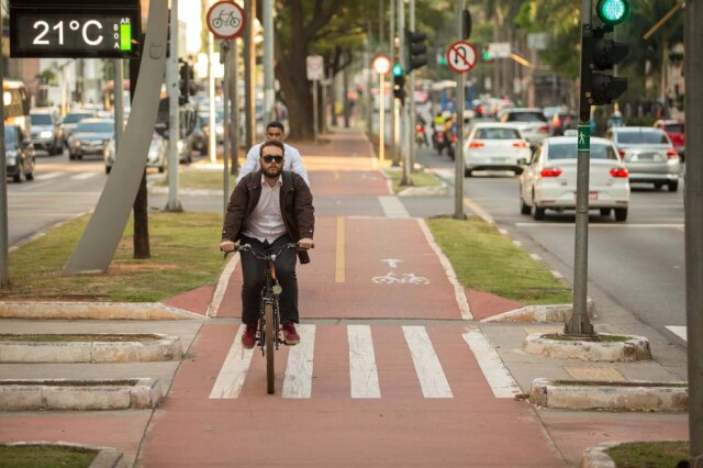 Daniel Teixeira/Estadão Muitos ciclistas das ruas usam a bike para ir ao trabalho.