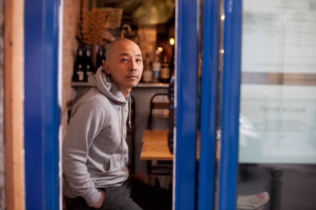 Damien Lafargue|NYT Katsuaki Okiyama, de 39 anos, chef do restaurante Abri, nasceu nas imediações de Tóquio e estudou culinária francesa no Japão antes de se mudar para a França
