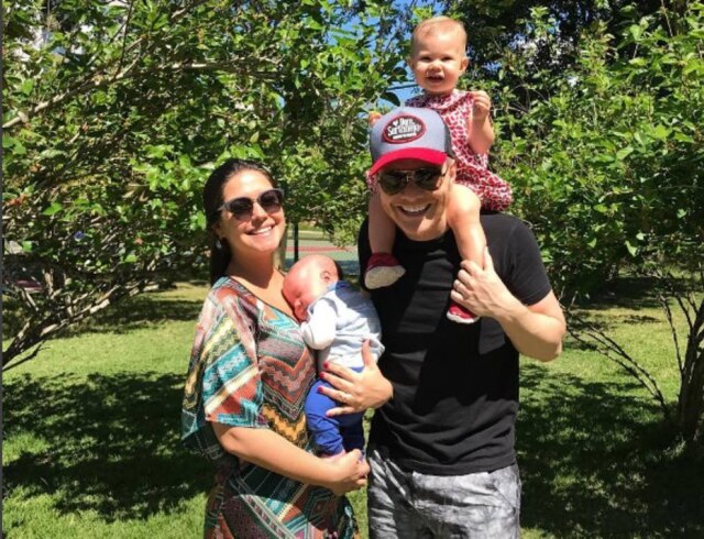 Instagram/@Tatafersoza Michel Teló, Thaís Fersoza e seus filhos Melinda e Teodoro.