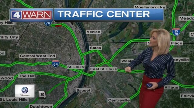 Reprodução de cena do KMOV News Laura Hettiger apresentou informações sobre o trânsito usando nomes de músicas de Taylor Swift.