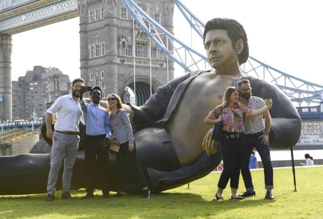 Doug Peters/PA via AP Estátua temporária ficará em Londres até o próximo dia 26
