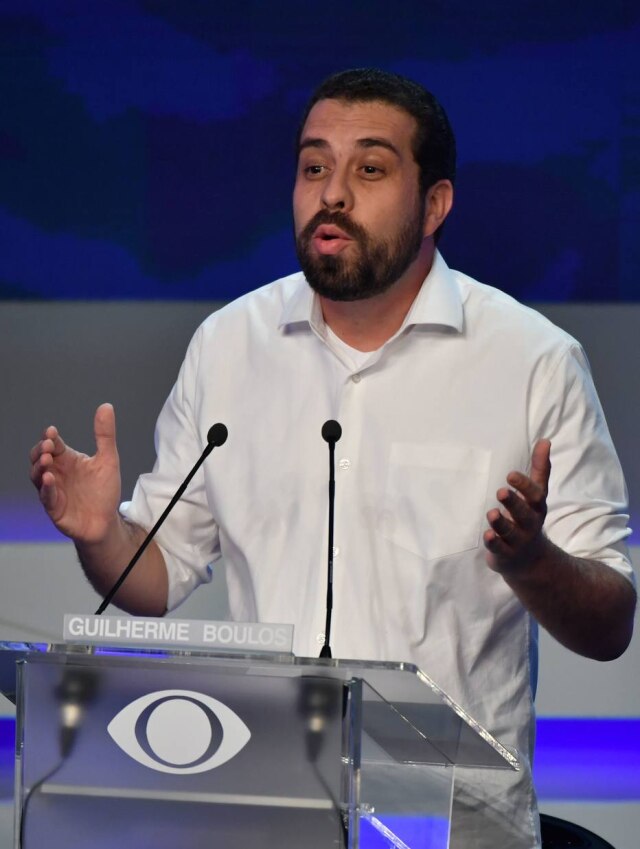 Nelson ALMEIDA / AFP Guilherme Boulos dispensou a gravata e o blazer