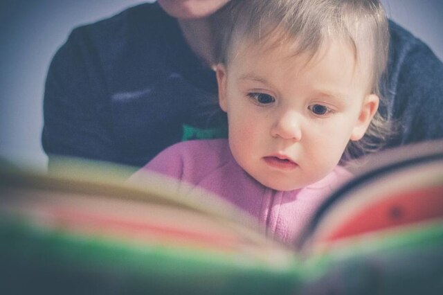 pixabay Falar as palavras corretamente para o bebê é a melhor dica.