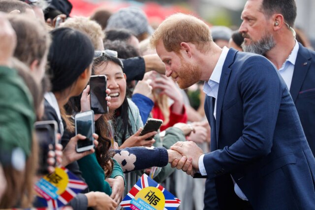 Chris Jackson/Pool O príncipe Harry encontrou com Otia Nante e outras fãs em Viaduct Harbour em Auckland, Nova Zelândia.
