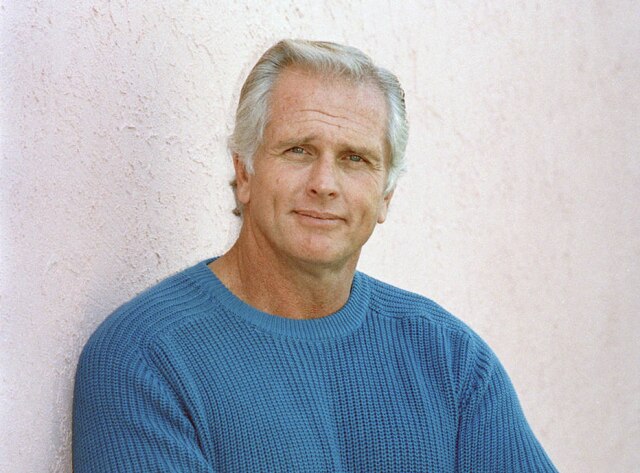 Reed Saxon/AP Photo O ator Ron Ely, o primeiro Tarzan da TV, em uma foto de 28 de dezembro de 1987.