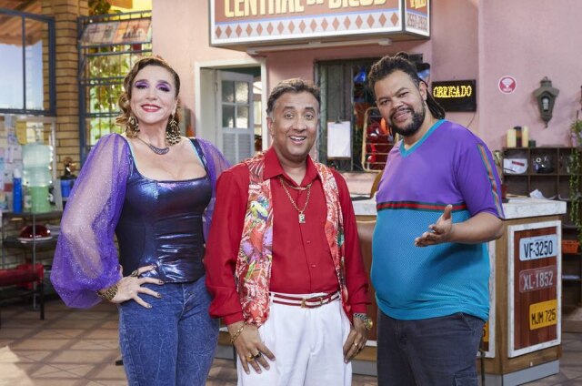 Juliana Coutinho / Divulgação Multishow Maurício Manfrini, Marisa Orth e Babu Santana estrelam 'Central de Bicos'
