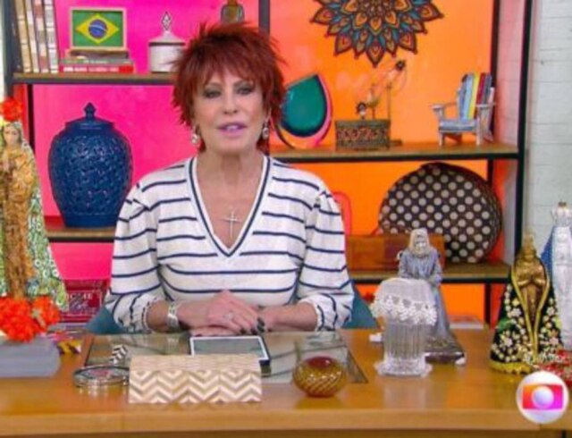 Reprodução/ TV Globo A apresentadora Ana Maria Braga aparece com peruca ruiva no 'Mais Você'