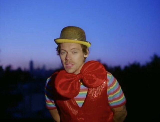 Youtube/ The Late Late Show Harry Styles no clipe de 'Daylight'