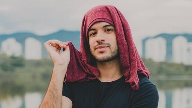 Karol Fernandes No TikTok, Diego Cruz tem um universo de personagens e cria conteúdos como professora, trazendo situações que todo mundo já viveu na escola.