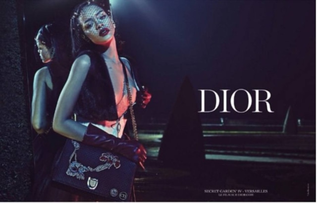 Reprodução Grifes como Dior unem forças a estrelas como Rihanna, cuja quantidade de seguidores nas redes sociais é maior que a da própria marca. A cantora publicou imagens da campanha que fez para a grife em seu Instagram, por exemplo.